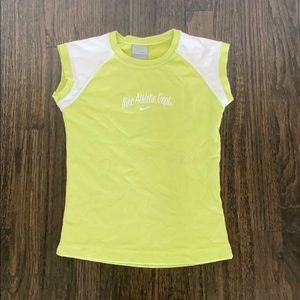 Like green and white nike shirt 🤍💚